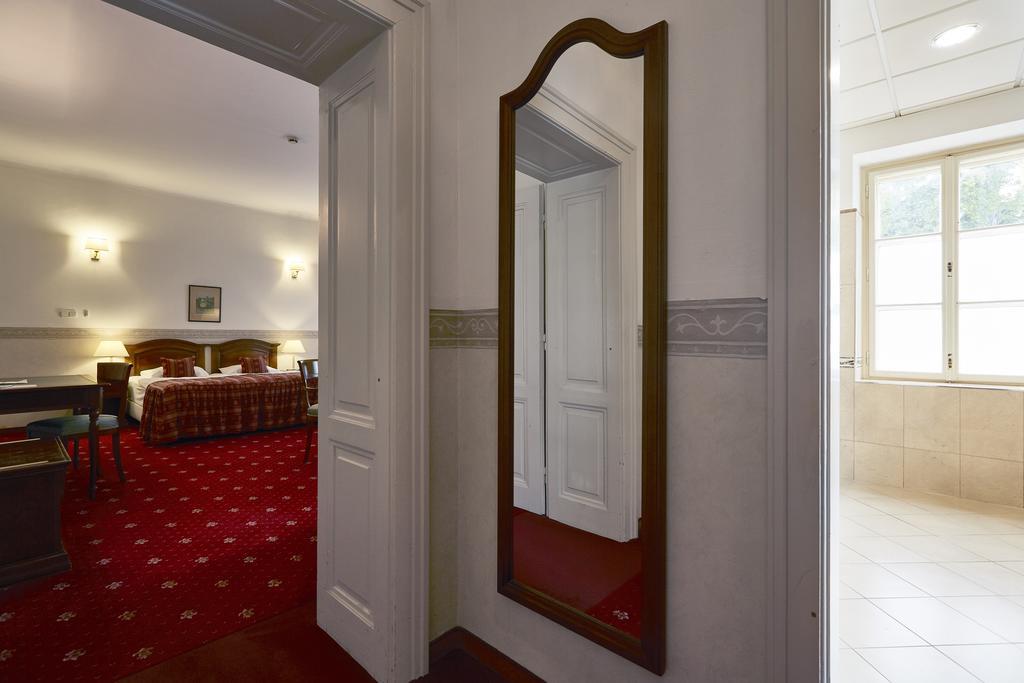 Szidonia Castle Hotel Rojtokmuzsaj Ngoại thất bức ảnh